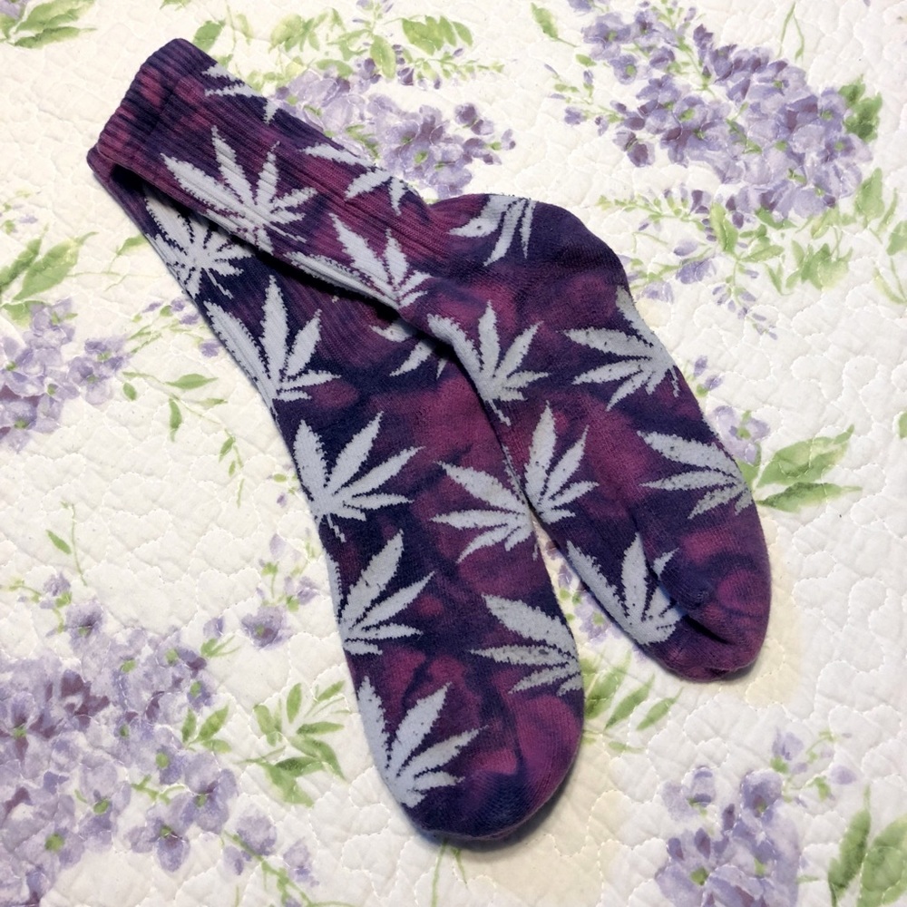 HUF Weed Socks Tie-Dye Purple/White Leaves